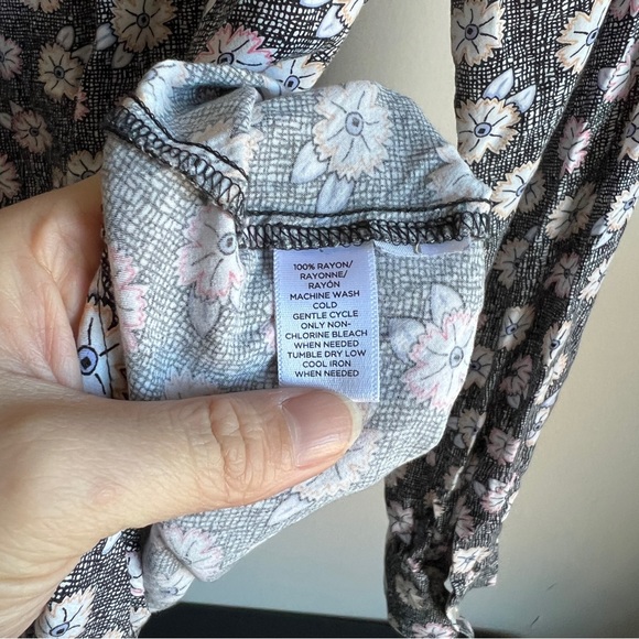 Loft Gray Sketched Floral Peplum Popover Long Sleeve Blouse - Picture 4 of 5